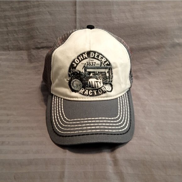 Men's John Deere Grey, Black, and White Ballcap: Graphic Print with Mesh Back - Picture 5 of 13